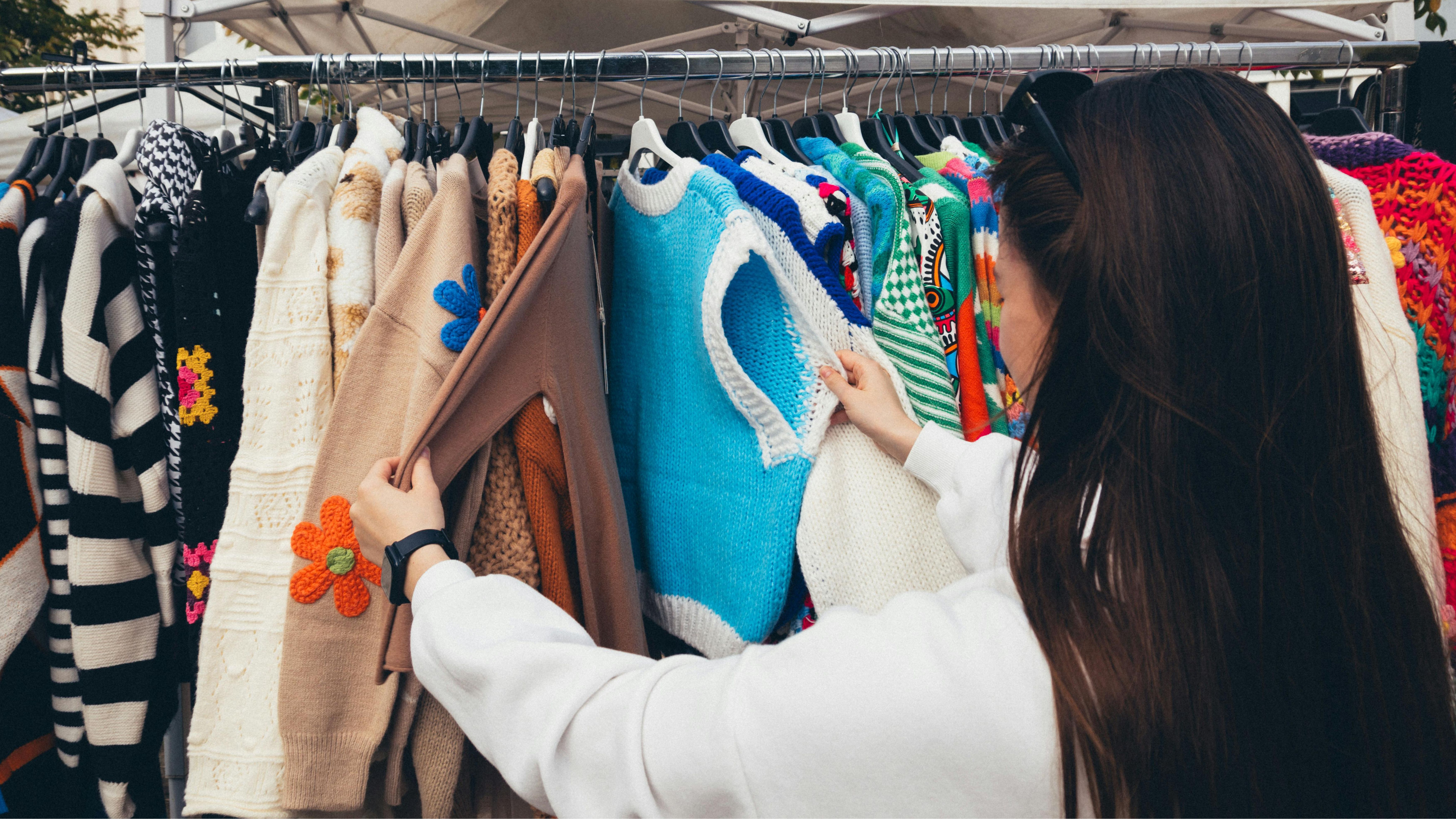 Tips Memilih Bahan Kaos yang Nyaman dan Berkualitas